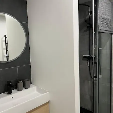 Cosy Emplacement N1 Theatre